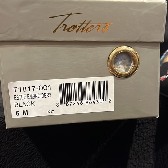 Trotters Estee Embroidery - Picture 2 of 3